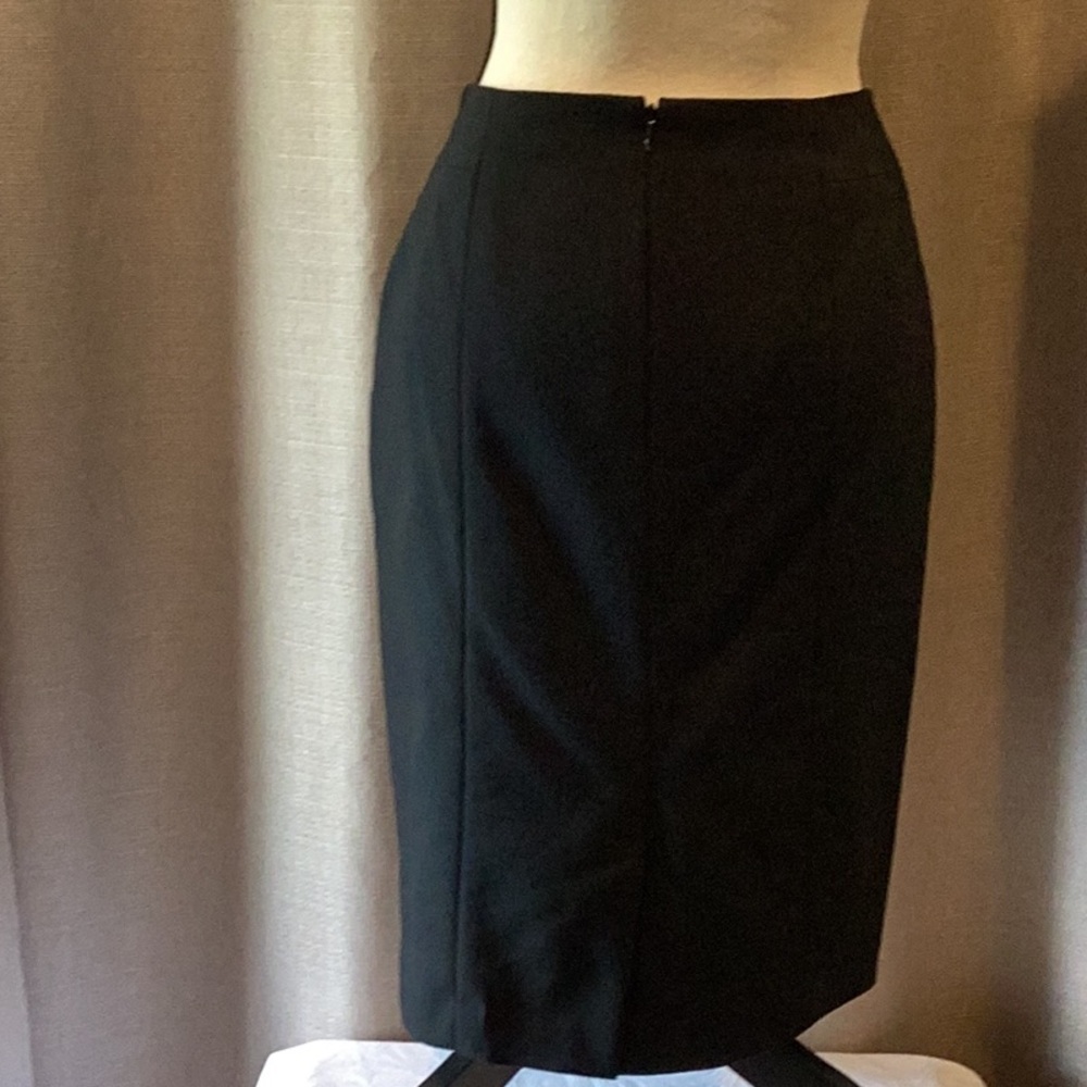 Ann Taylor Classic Black Pencil Skirt, size 6. - Picture 2 of 4